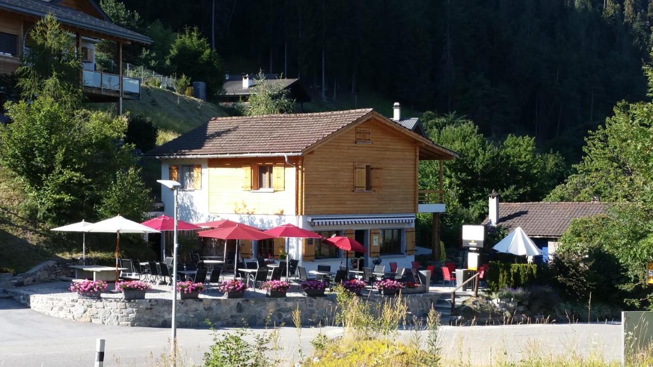 Chalet Tzarbonire Bed and Breakfast Chalais Exterior foto