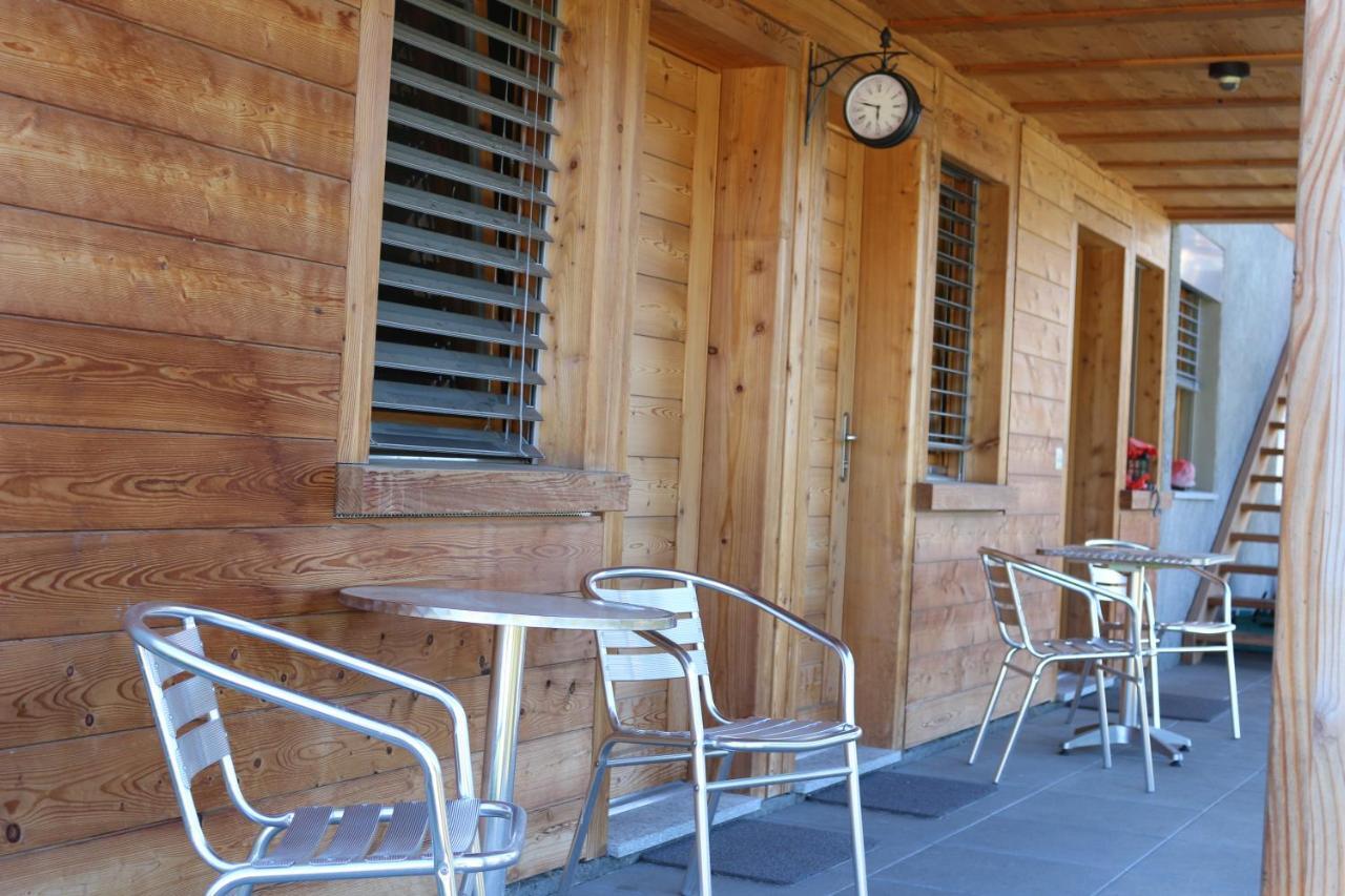 Chalet Tzarbonire Bed and Breakfast Chalais Exterior foto