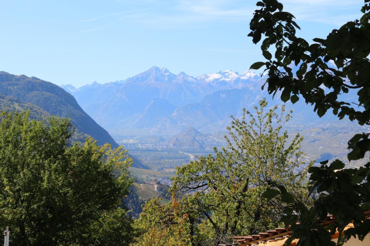Chalet Tzarbonire Bed and Breakfast Chalais Exterior foto