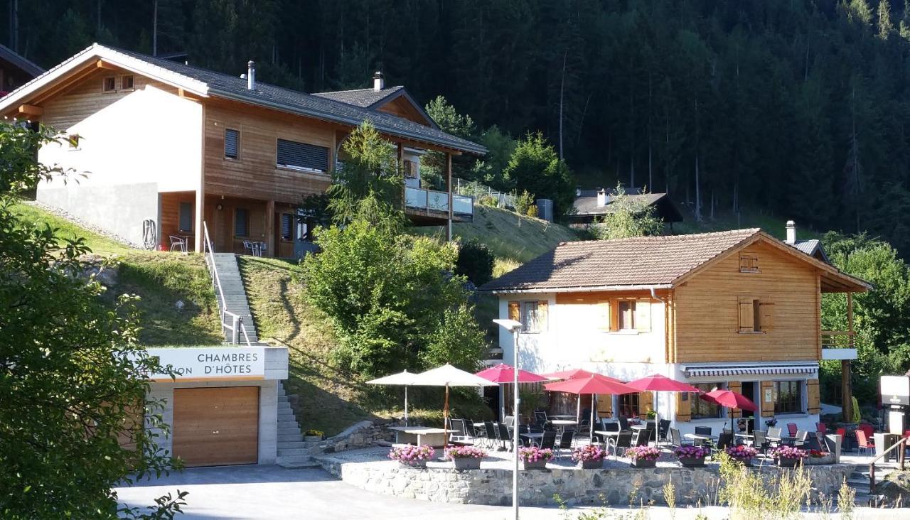 Chalet Tzarbonire Bed and Breakfast Chalais Exterior foto